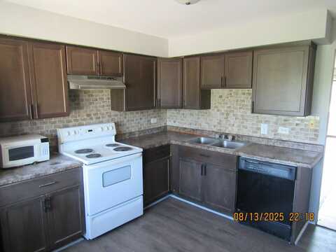 7713 Woodward Avenue, Woodridge, IL 60517