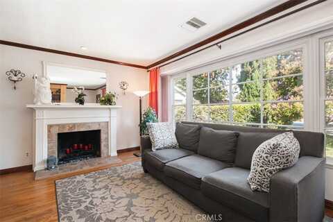 22046 Buena Ventura Street, Woodland Hills, CA 91364