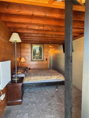 24998 Ocean View Dr, Crestline, CA 92325
