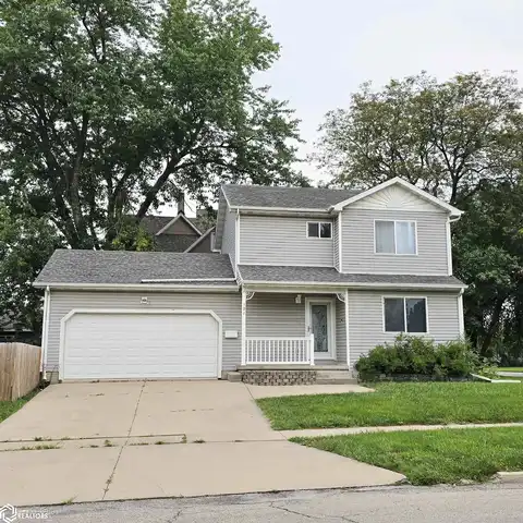 101 4Th Avenue W, Oskaloosa, IA 52577