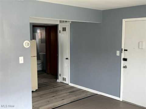 17911 Lake Shore Boulevard, Cleveland, OH 44119