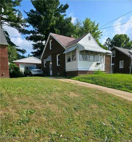 327 Robinson Avenue, Barberton, OH 44203