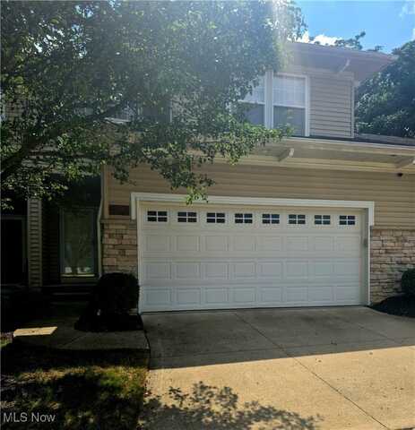 214 Crescent Ridge Drive, Seven Hills, OH 44131