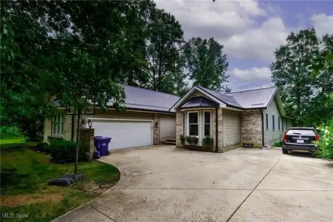 160 Beechwood Drive, Cortland, OH 44410