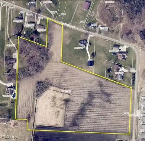 13059 Lake Avenue NE, Hartville, OH 44632