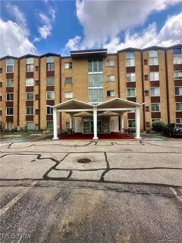 25735 Lorain Road unit: 102, North Olmsted, OH 44070