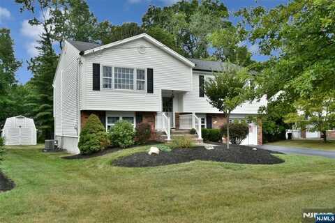 5 Richard Court, Butler, NJ 07405