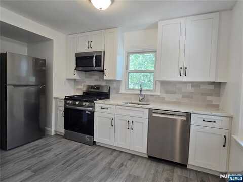 128 Newark Pompton Turnpike 2nd Floor, Pequannock, NJ 07440