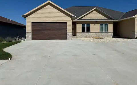 4564 Badger Ct, Sioux City, IA 51106