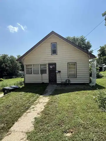 1624 W LUNAH AVE, Sioux City, IA 51103