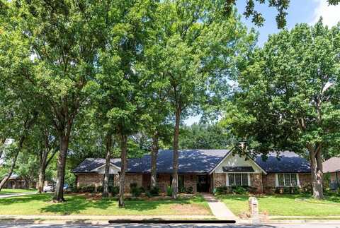 3801 Welwyn Way Drive, Bedford, TX 76021
