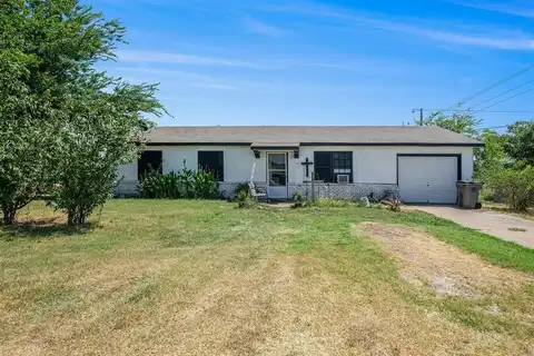 100 W Barry Street, Reno, TX 76020