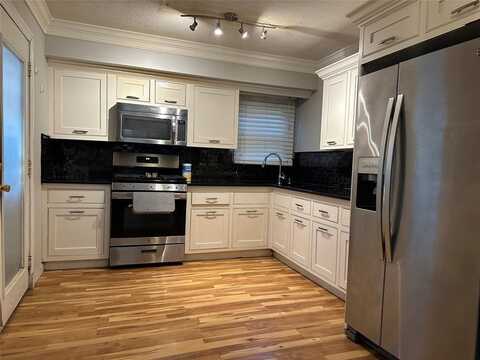 2820 Kirven Street, Dallas, TX 75227