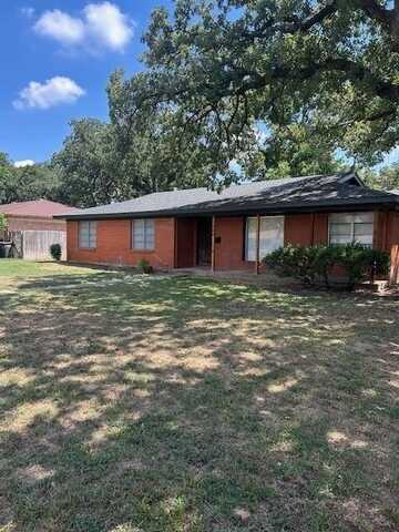 7200 Robinhood Lane, Fort Worth, TX 76112