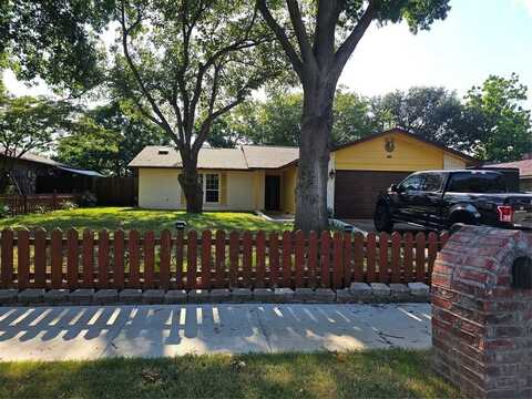 2704 Shenandoah Drive, Arlington, TX 76014