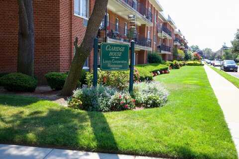 85 S Centre Ave, Rockville Centre, NY 11570