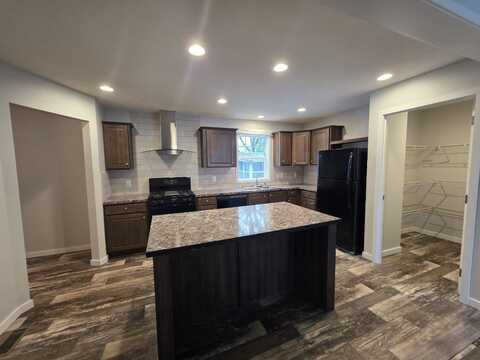 16 Swallow Ct, Orion Township, MI 48359