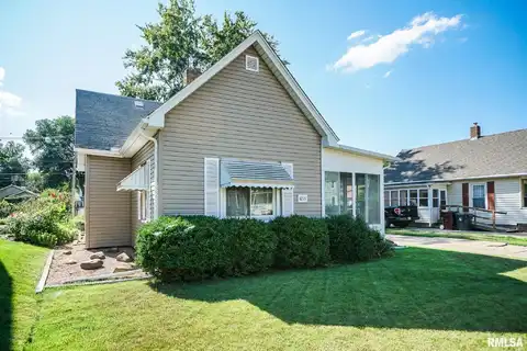 1215 S CAPITOL Street, Pekin, IL 61554