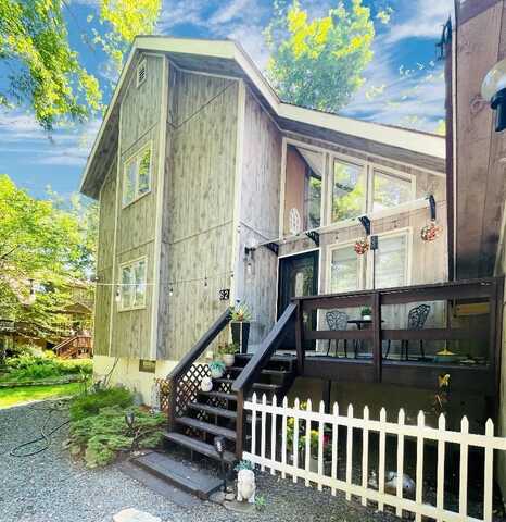 62 E Creek View Drive, Gouldsboro, PA 18424