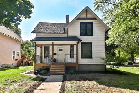 120 W MACOMB, BELVIDERE, IL 61008