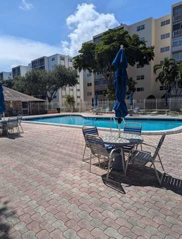 900 NE 12th Ave, Hallandale Beach, FL 33009