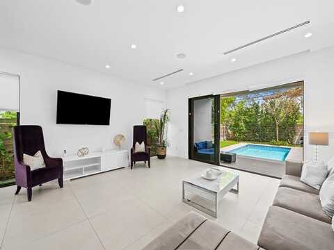 1113 NE 2nd St, Fort Lauderdale, FL 33301