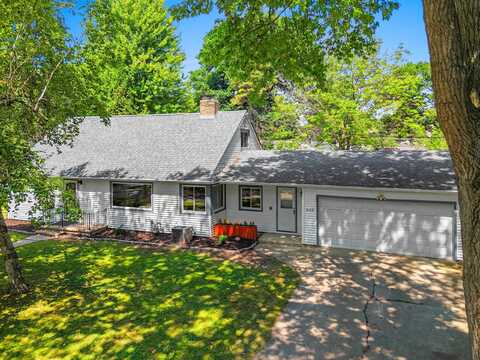 630 W RIVERVIEW Drive, APPLETON, WI 54915