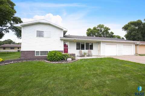 1105 Northview Dr, Dell Rapids, SD 57022