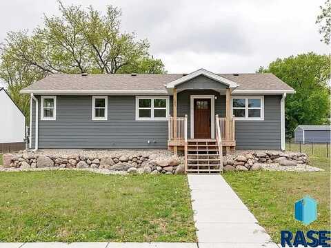 105 W Kluckholm St, Montrose, SD 57048