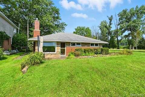8814 Pellett Drive, Whitmore Lake, MI 48189