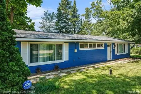 4212 Greendale Avenue, West Bloomfield, MI 48323