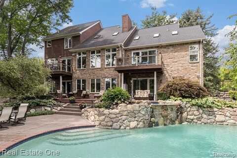 2460 Waterfront Drive, Brighton, MI 48114