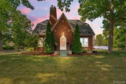 601 1st Street, Fenton, MI 48430