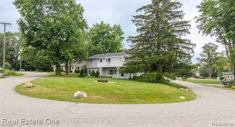 8640 Lakeview Boulevard, Clarkston, MI 48348