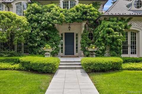 630 Vaughan Road, Bloomfield Hills, MI 48304