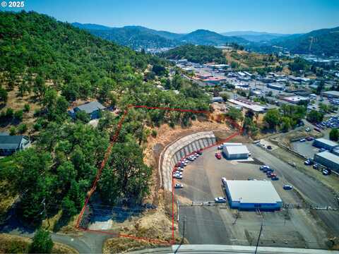 797 NE GARDEN VALLEY BLVD, Roseburg, OR 97470