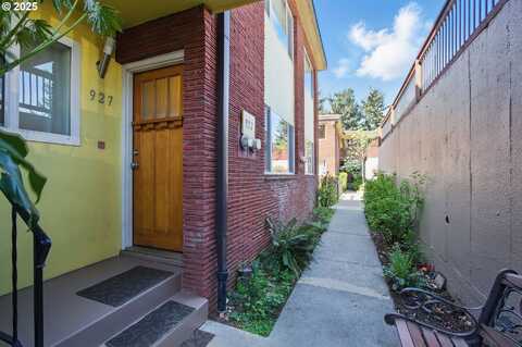 927 NE 68TH AVE, Portland, OR 97213