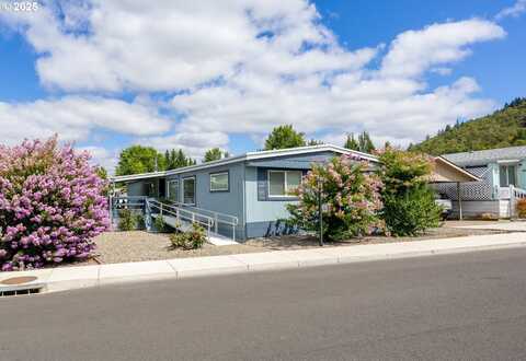 12 MARY ANN LN, Roseburg, OR 97470