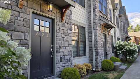 621 NE Randall AVE, Portland, OR 97232