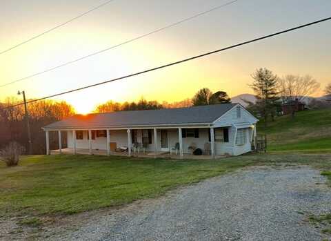 714 Farmer LN, Vinton, VA 24179