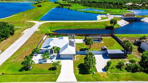 2702 SE South Blackwell Drive, Port Saint Lucie, FL 34952