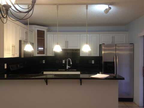 872 Springdale Circle, Palm Springs, FL 33461