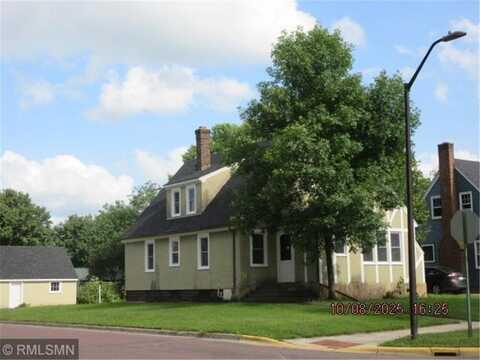 12 6th Avenue SE, Fairfax, MN 55332