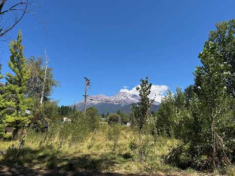801 Pine St, Mount Shasta, CA 96067