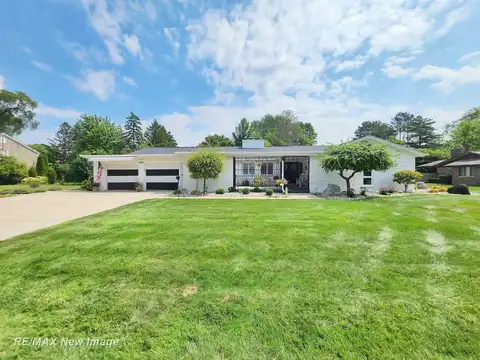 382 Canterbury, Saginaw, MI 48638