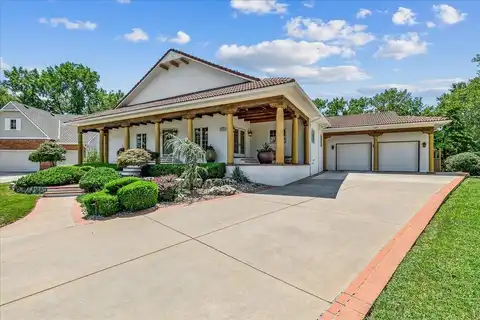 8320 E Oxford Cir, Wichita, KS 67226