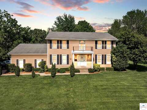 2105 Stonewood, Sedalia, MO 65301
