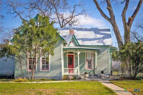 633 S Castell Avenue, New Braunfels, TX 78130