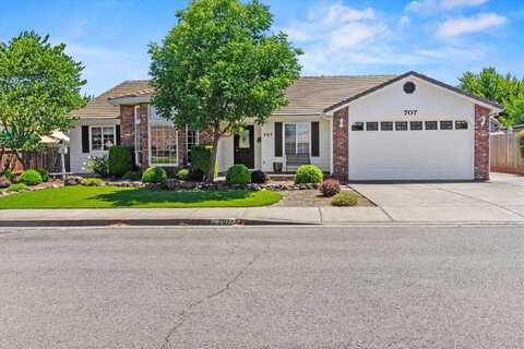 707 Daffney Lane, Central Point, OR 97502