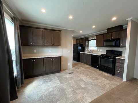 40690 Heath Ct, Sterling Heights, MI 48310